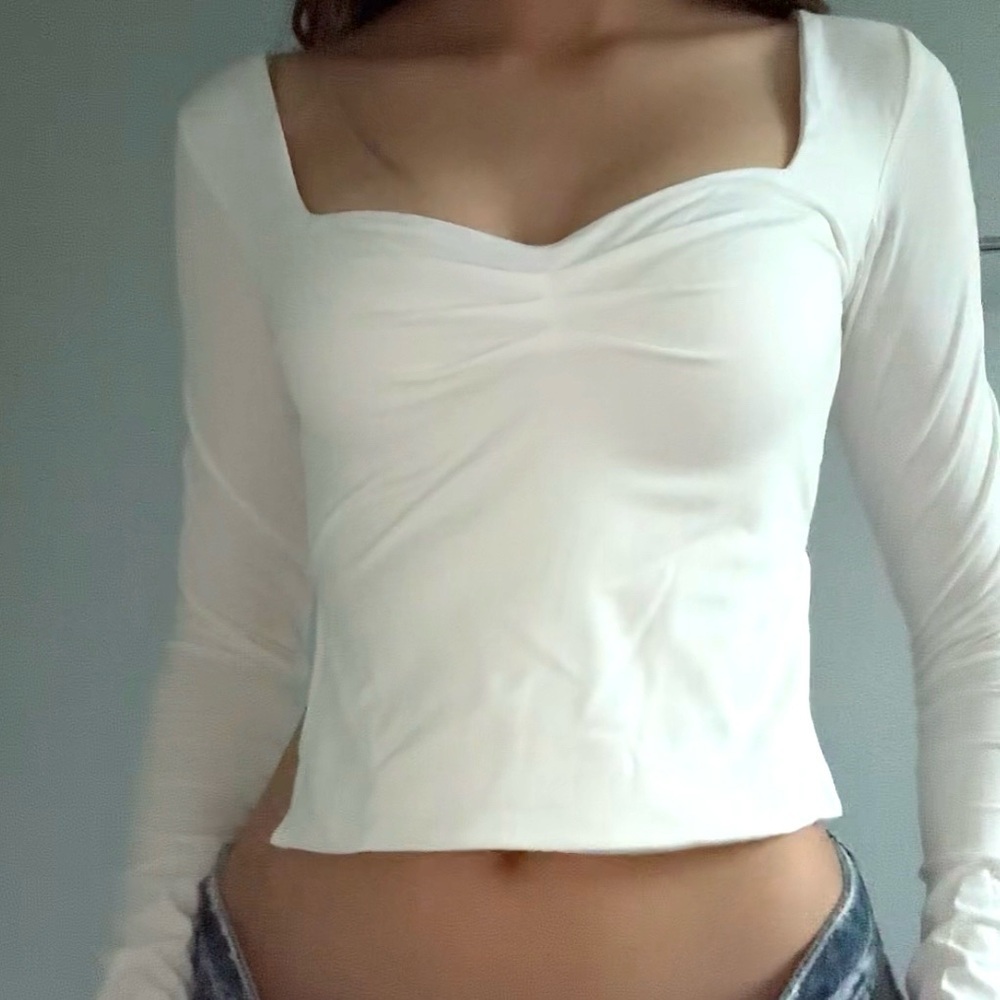 Estires Apparel/White Fox Longsleeve Sweetheart Top